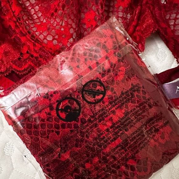 Red adore me Cinthia set. 36c and L - Picture 3 of 7